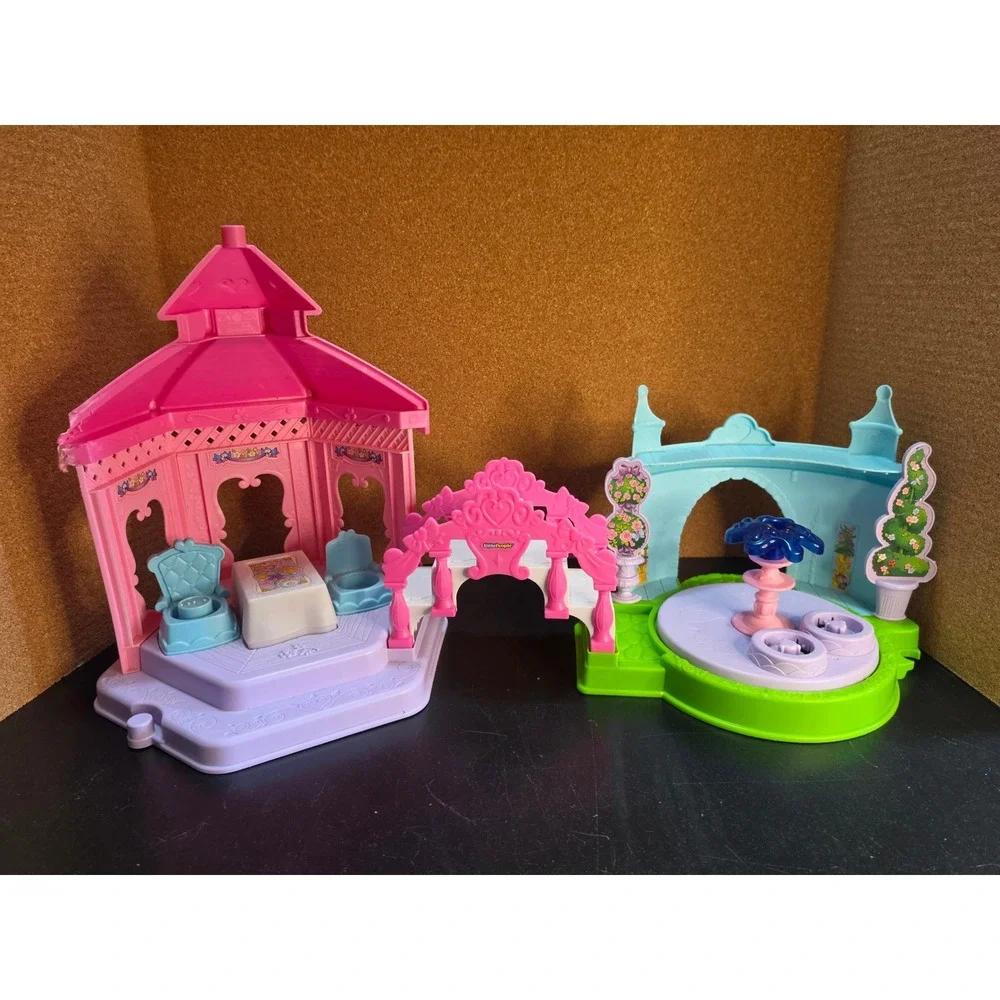 Fisher-Price Little People Disney Princess Songs Palace Gazebo Bridge Garden Set